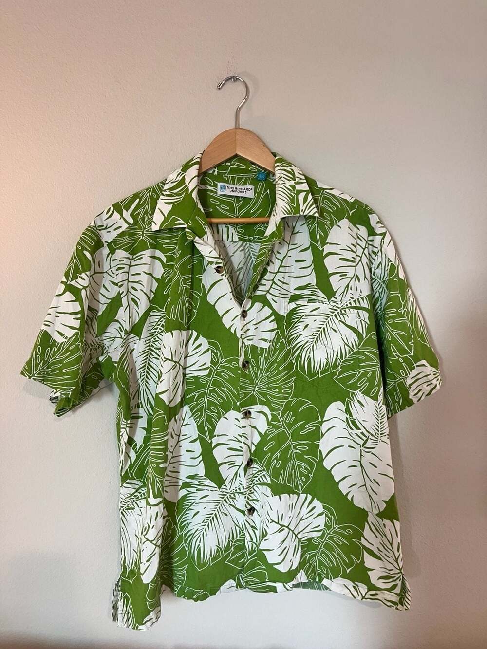 Tori Richard, Uniforms Hawaiian Green Palm Leaf Tropical Button Down, Men’s L